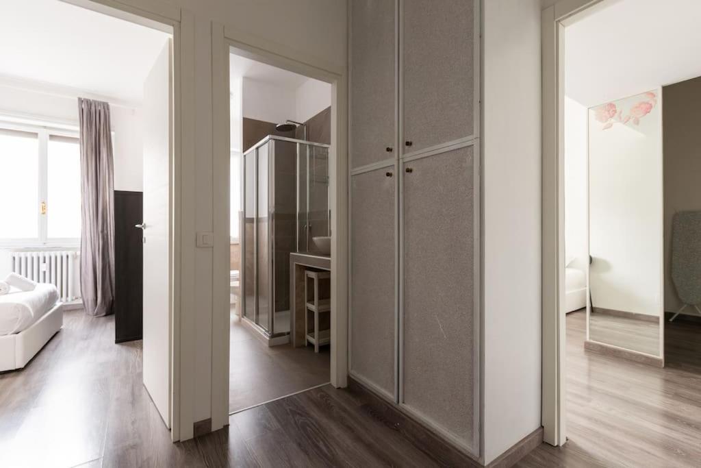 Large Apartment Close To Metro Milánó Kültér fotó