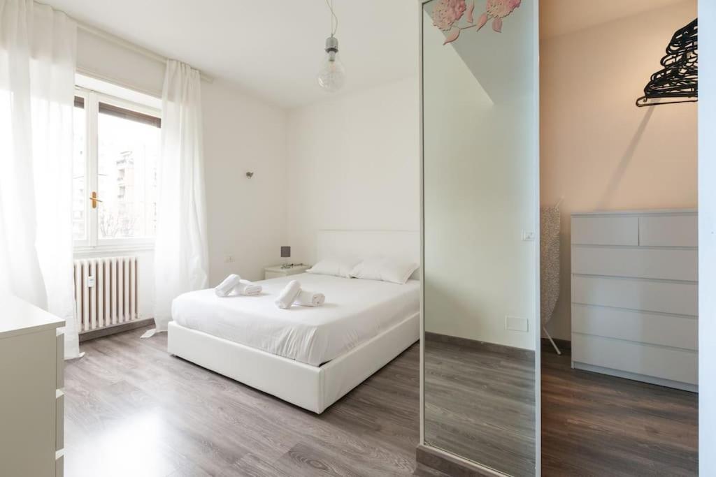 Large Apartment Close To Metro Milánó Kültér fotó